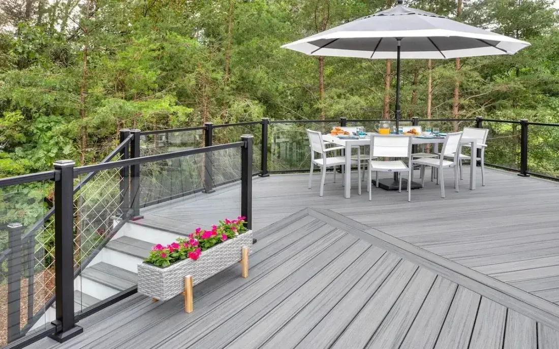 Trex composite deck with glass railing and outdoor dining
